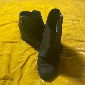 Sorel Women's Size 9 Joan of Arctic Wedge Zip Ankle Boot Bootie Black